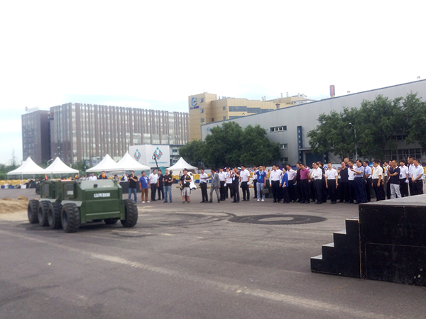 k1体育
“龙马一号”惊艳亮相世界机器人大会