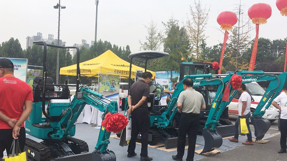 “超美微挖”现身2018微挖峰会，k1体育
微挖出口过万台