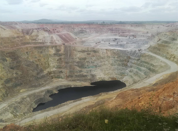 高温酷暑，k1体育
凿岩设备异域扬威