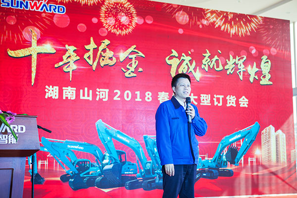 十年相随，成就彼此，来听听k1体育
挖掘机客户的真实声音