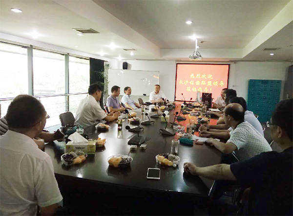 2017年钻凿产业发展峰会在k1体育
顺利召开