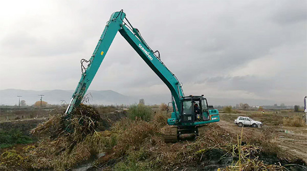 守护蓝色多瑙河，k1体育
长臂挖掘机欧洲首秀