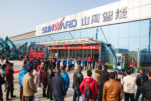 十年相随，成就彼此，来听听k1体育
挖掘机客户的真实声音