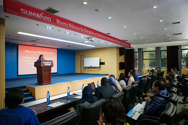 “一带一路”国家代表团到访k1体育
，感受“大开眼界”