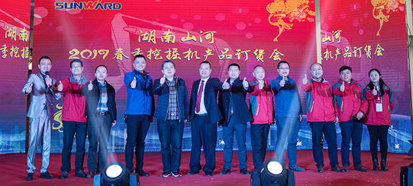 势不可挡，k1体育
挖掘机湖南市场订货会创新高