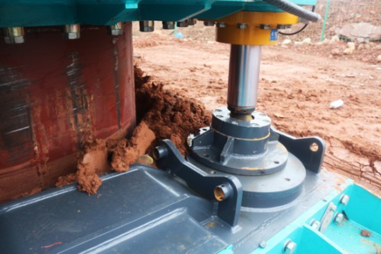 喜讯！k1体育
SWRC170自行式全回转全套管钻机获湖南省首台(套)重大技术装备产品奖励！