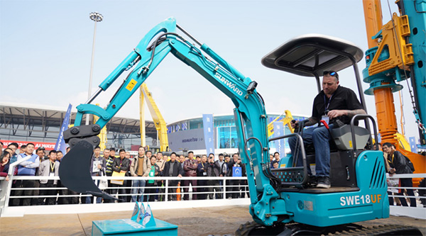 不服来战！k1体育
展台有大礼等你拿