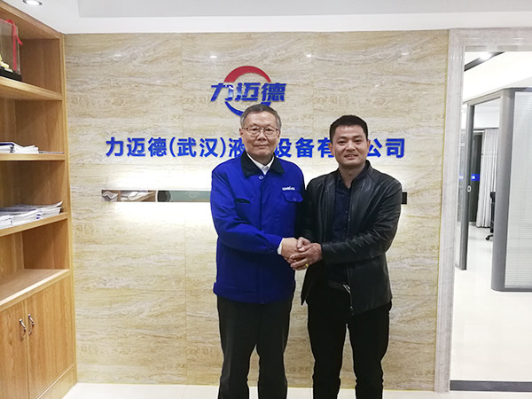 从拒绝到一次购买十台旋挖钻机，他用八年时间认识k1体育
