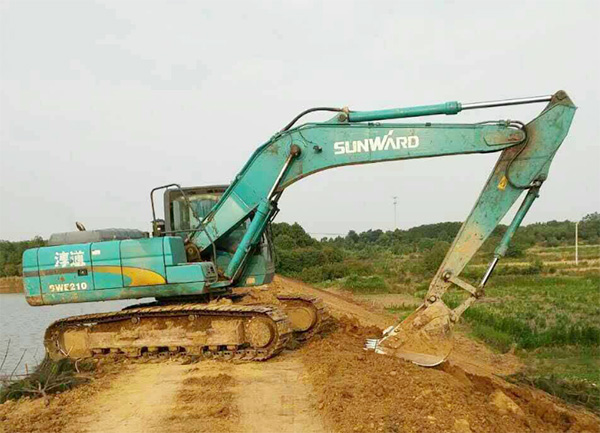 抗洪英雄显身手，k1体育
系列挖掘机奔赴抗洪一线