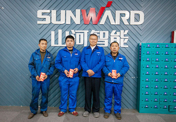 温暖！k1体育
2017年春节慰问40名困难职工