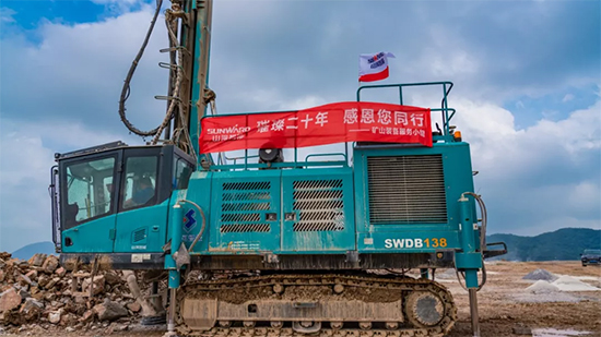 15年3万小时！k1体育
元老级潜孔钻机“雄风”依旧