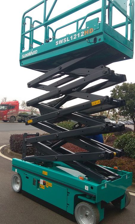 k1体育
电动剪叉式高空作业平台新品首发赴美参展