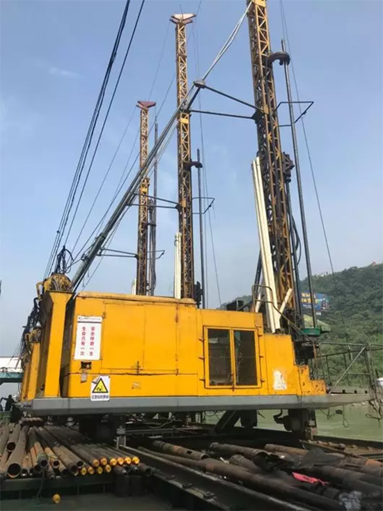 打造长江黄金水道！k1体育
航道钻机轻松搞定水下礁石