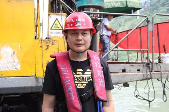 打造长江黄金水道！k1体育
航道钻机轻松搞定水下礁石