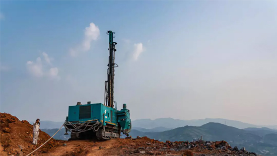 一台顶三台 k1体育
潜孔钻机真好用