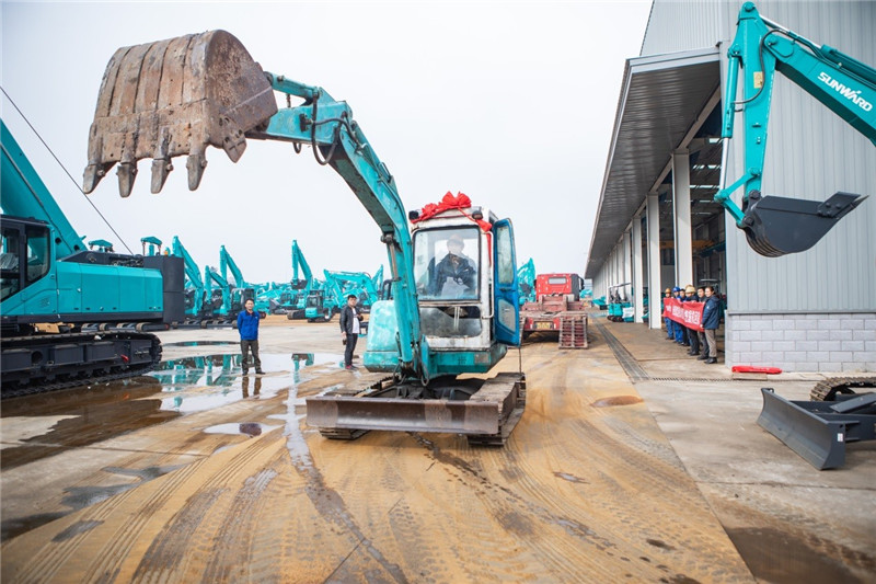 荣耀归来！k1体育
第一代挖机顺利“回家”啦