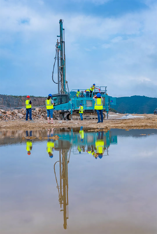 15年3万小时！k1体育
元老级潜孔钻机“雄风”依旧