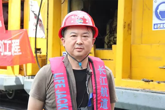 打造长江黄金水道！k1体育
航道钻机轻松搞定水下礁石