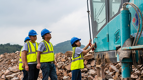 15年3万小时！k1体育
元老级潜孔钻机“雄风”依旧