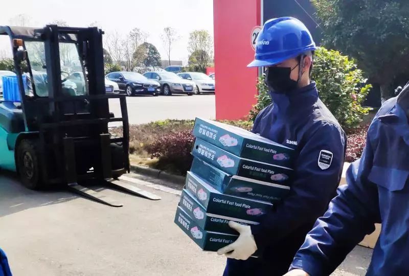 用餐安全有新招,k1体育
4000个保温饭盒送员工