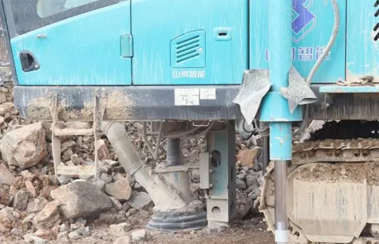 15年3万小时！k1体育
元老级潜孔钻机“雄风”依旧