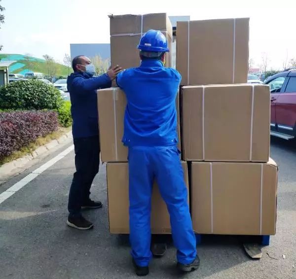 用餐安全有新招，k1体育
4000个保温饭盒送员工