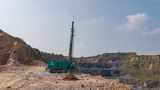 一台顶三台 k1体育
潜孔钻机真好用