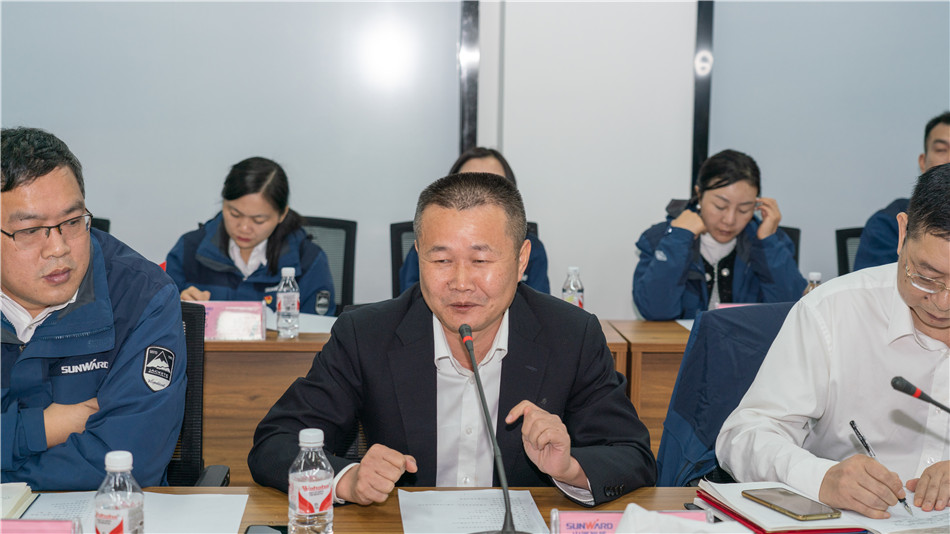 k1体育
举行主题教育学习研讨会暨员工活动中心揭幕仪式