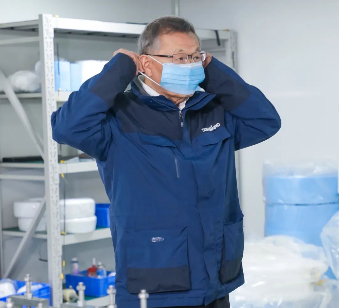 董事长启封k1体育
第一个成品口罩