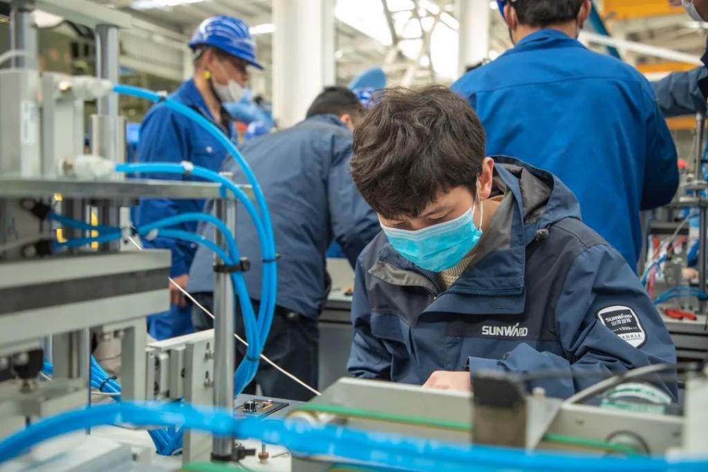 k1体育
首台口罩机交付客户