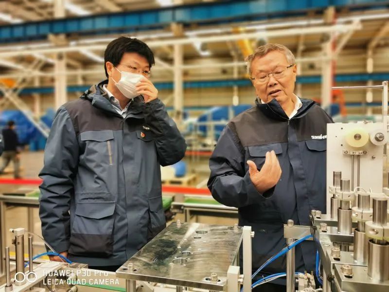 董事长启封k1体育
第一个成品口罩