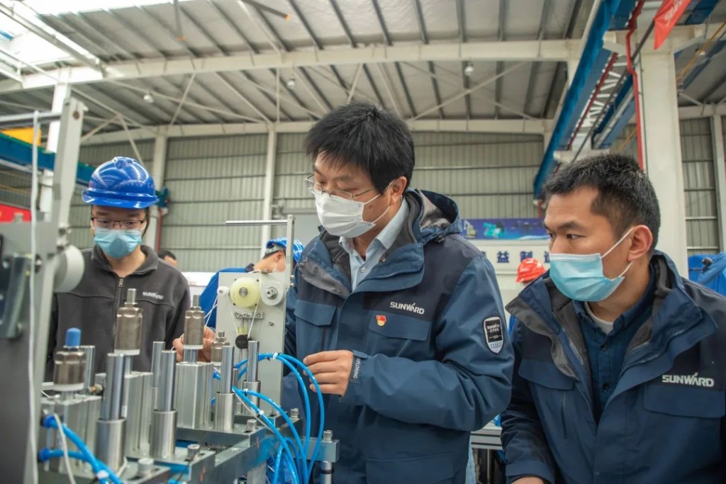 k1体育
首台口罩机交付客户