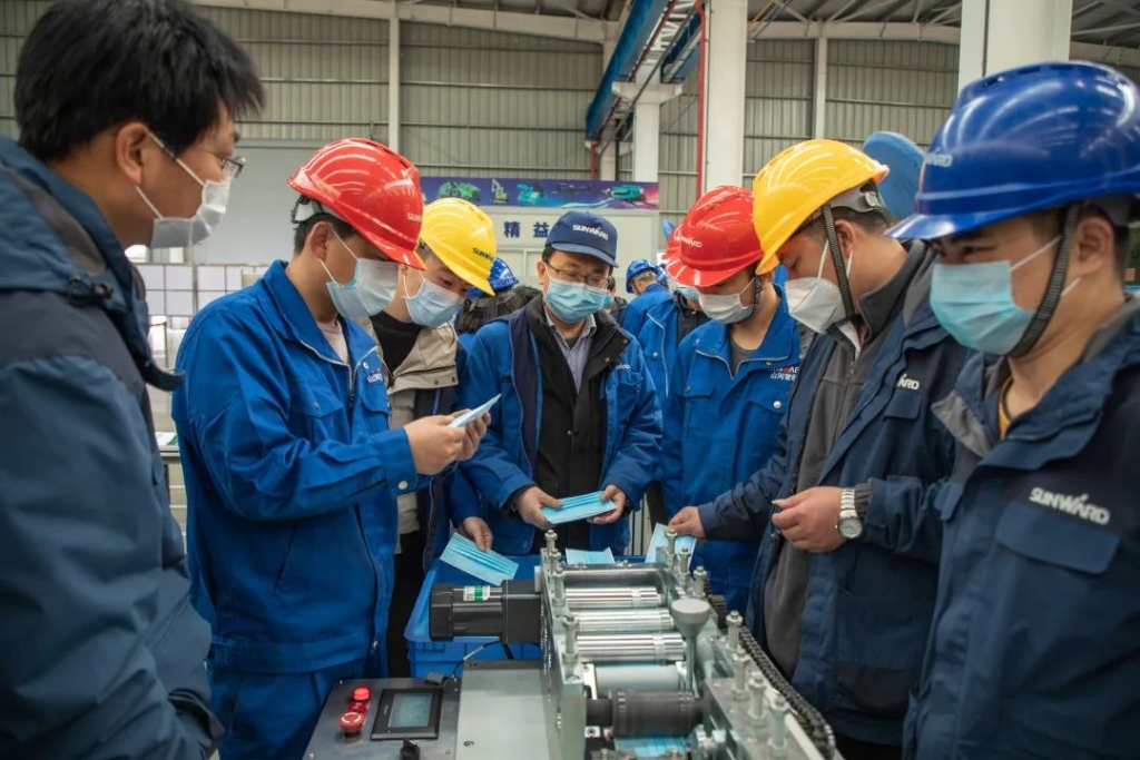 k1体育
首台口罩机交付客户