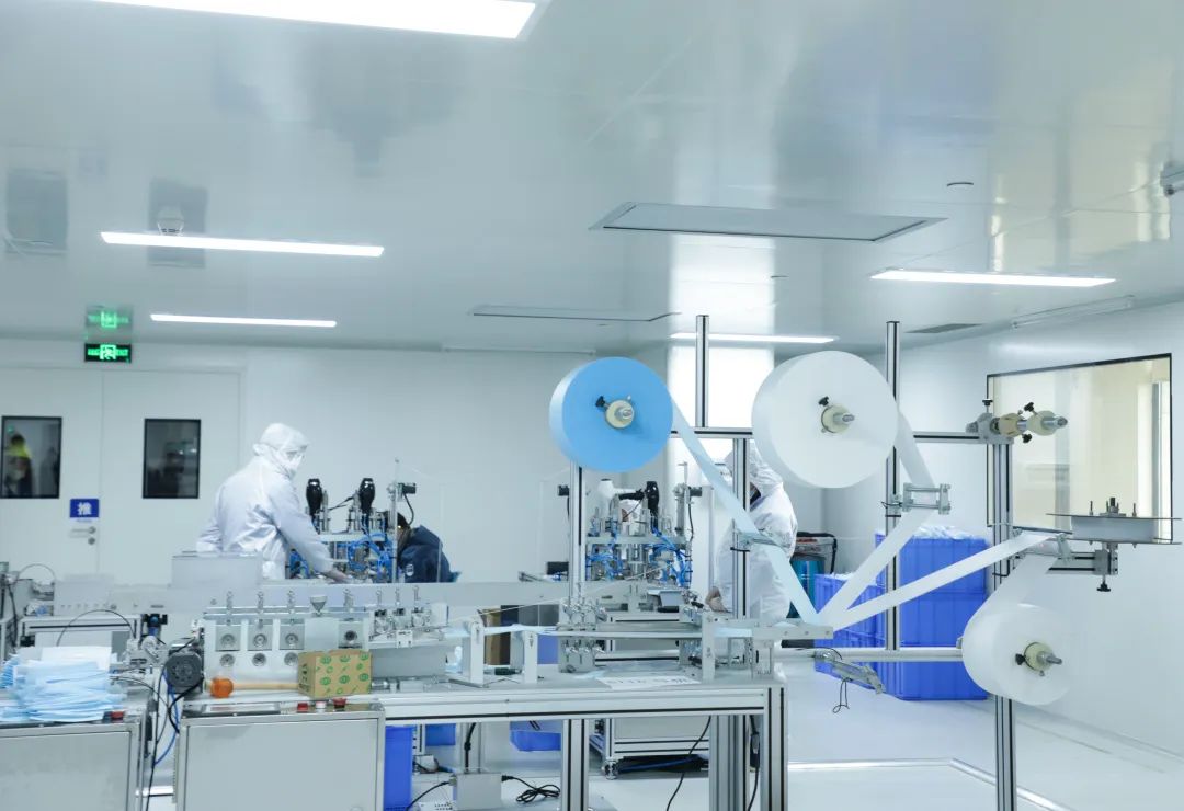 董事长启封k1体育
第一个成品口罩