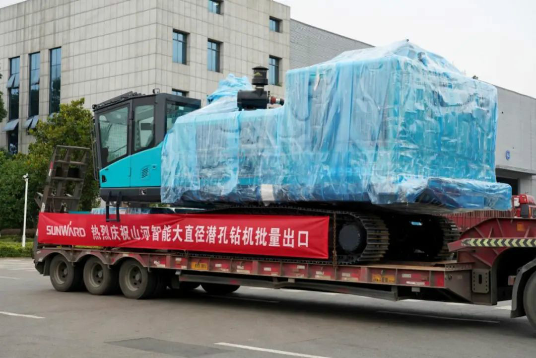 k1体育
大孔径凿岩设备批量出口中东