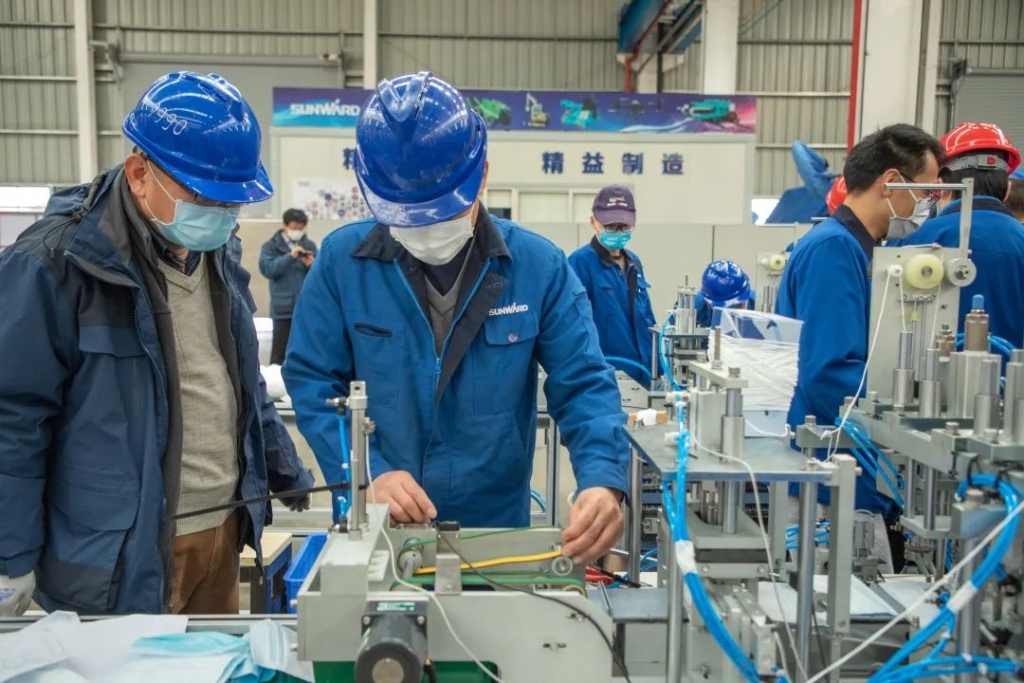 k1体育
首台口罩机交付客户