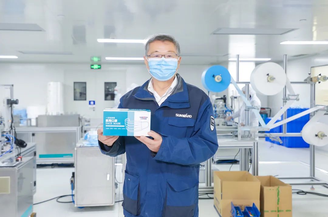 董事长启封k1体育
第一个成品口罩