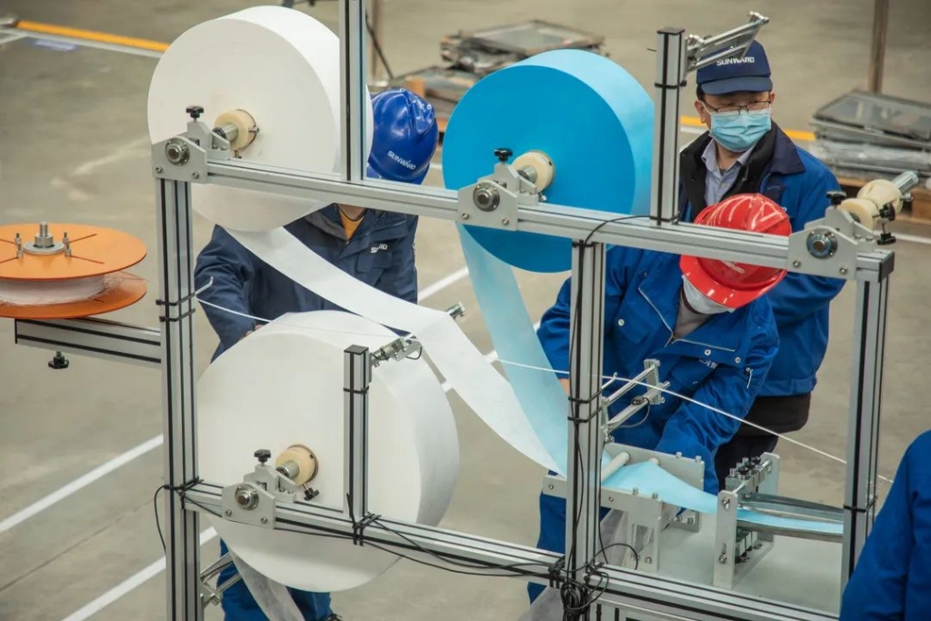 k1体育
首台口罩机交付客户