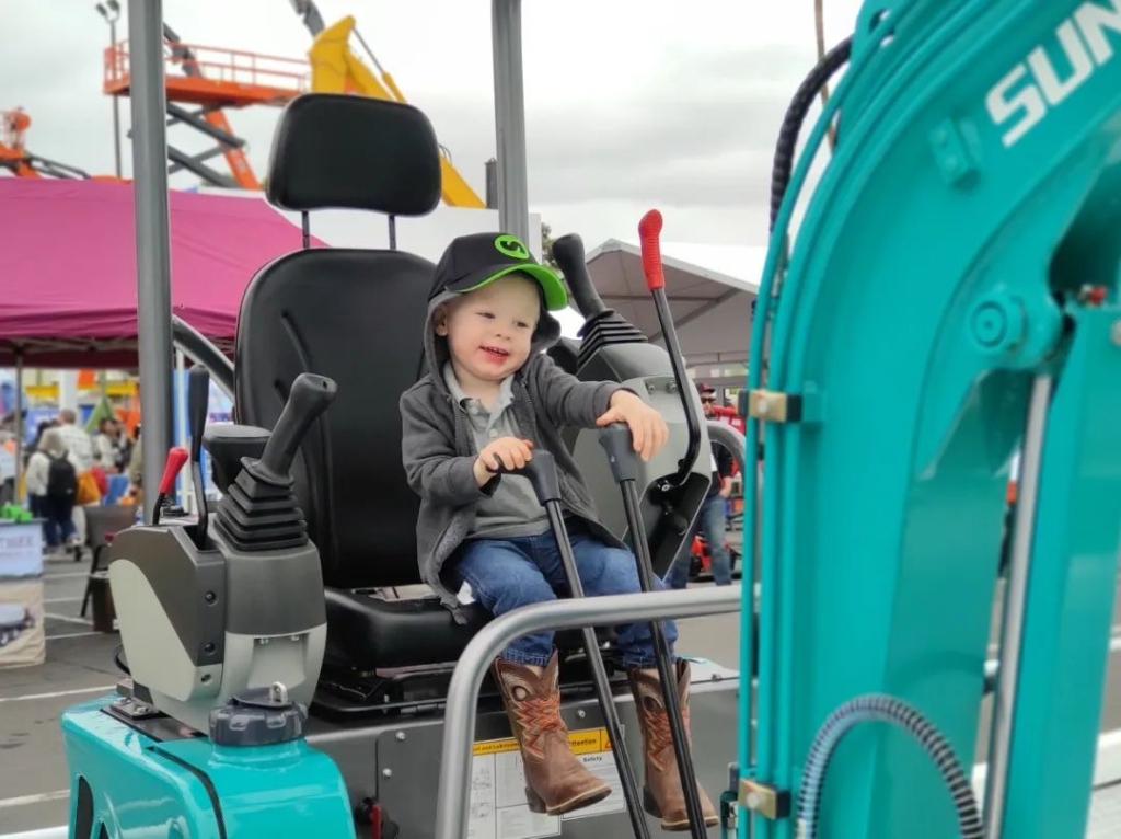 k1体育
全新亮相美国工程机械展