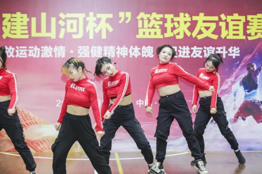 “520” k1体育
以球会友中建五局三公司