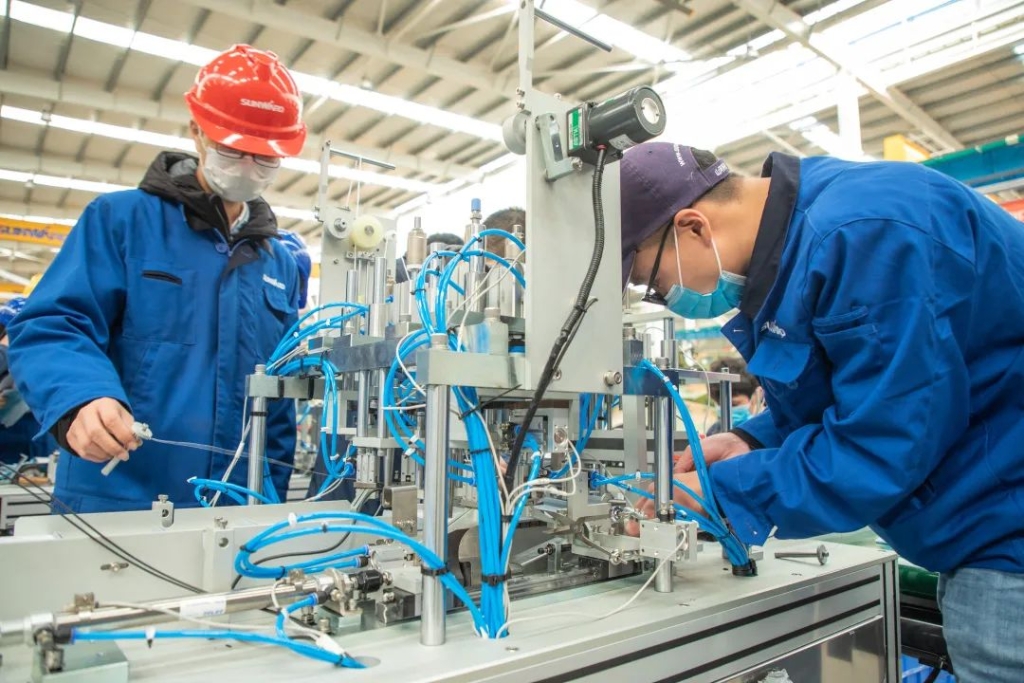 k1体育
首台口罩机交付客户