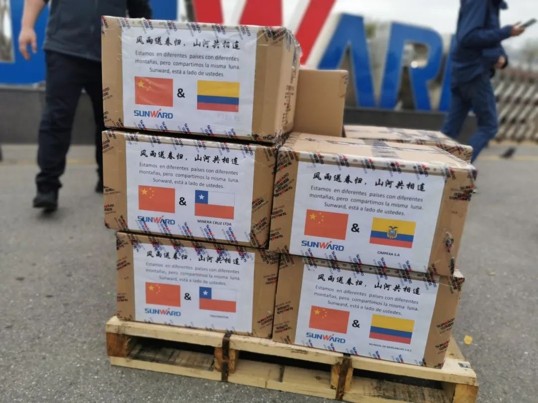 k1体育
首批2万个口罩援助海外