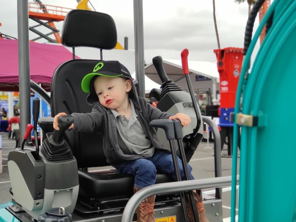 k1体育
全新亮相美国工程机械展