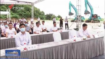 大湾区又一跨海“大桥”开工，k1体育
挖掘机“秀”美现场