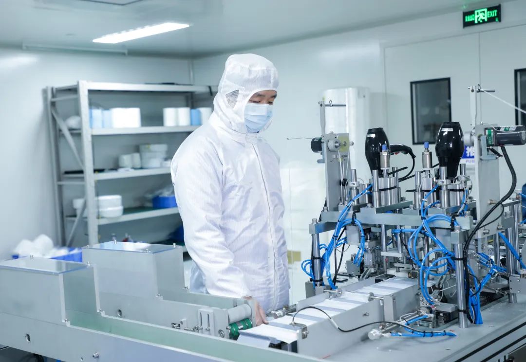 董事长启封k1体育
第一个成品口罩