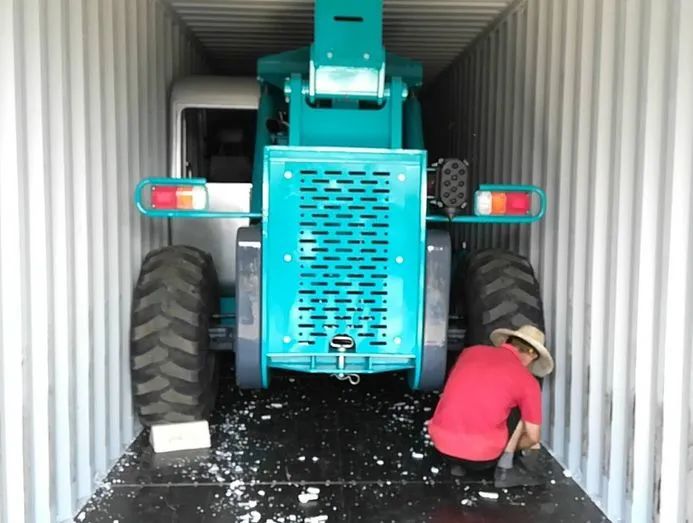 k1体育
新品叉装车批量下线发往美国