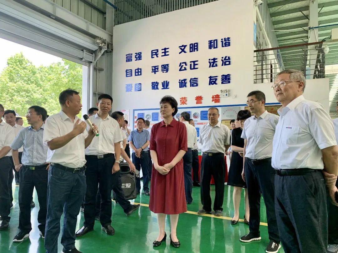 省委常委、统战部部长黄兰香考察调研山河科技