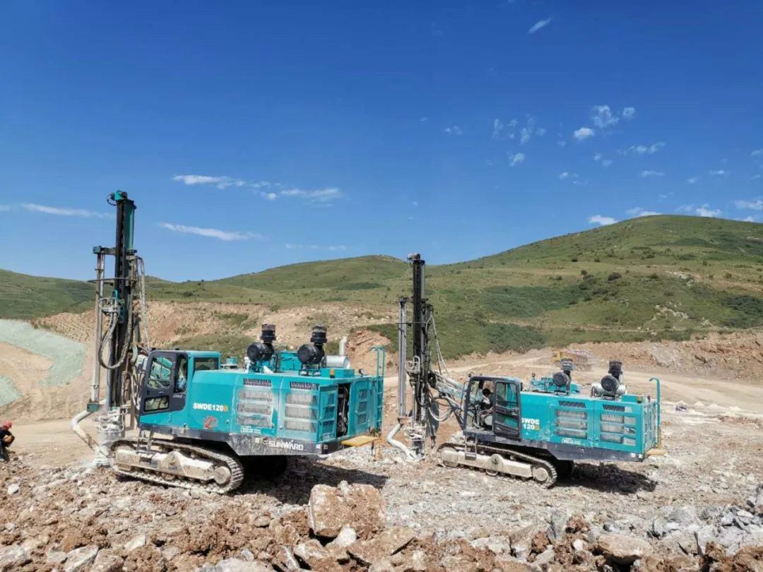 凿岩服务见缝插针 山河关爱无微不至——k1体育
凿岩设备服务万里行活动走进甘肃平凉