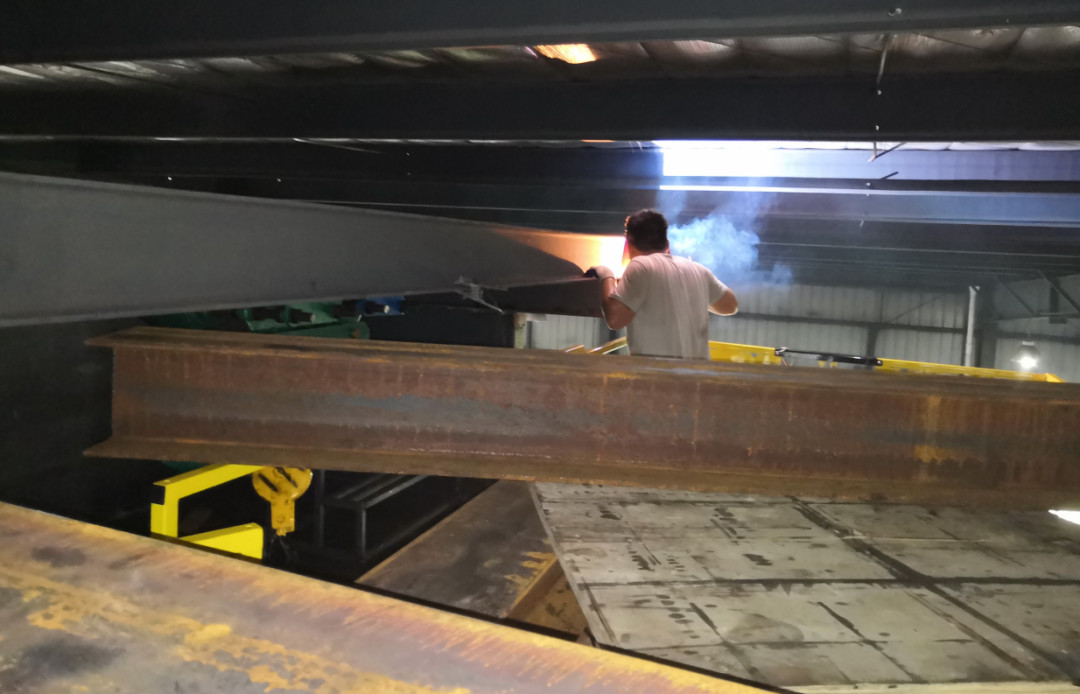 威武！大气！稳定！k1体育
越野剪叉式高空作业平台解客户难题