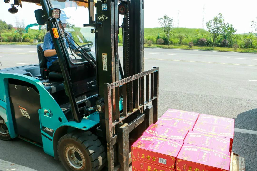 情系职工送清凉，殷切关怀鼓干劲——k1体育
开展夏季送清凉活动